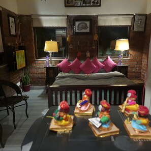 zoom view of bedroom 