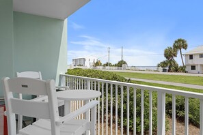 23-Gulfview-117-Patio