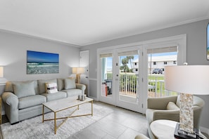 23-Gulfview-117-Living-Alt