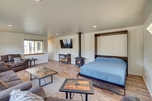 Living Room | Queen Murphy Bed | Smart TV