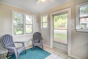 Entryway | Seating