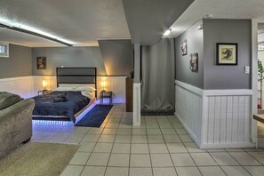 Studio Interior | Queen Bed | Linens Provided | Smart TV | Hangers