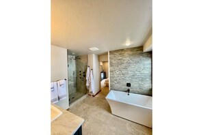 Master suite bathroom