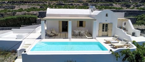 Beautiful Santorini Villa | 3 Bedrooms | White Orchid Villa | Amazing Sea Views & Private Pool | Pyrgos