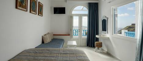 Wonderful Santorini Apartment | 1 Bedroom |  Premier Apartment | Amazing Sea Views & Close to Amenities | Fira