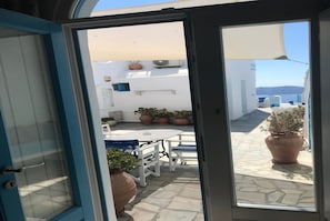 Beautiful Santorini Apartment |  1 Bedroom | Executive Apartment | Close to Amenities & Fantastic Sea View | Fira