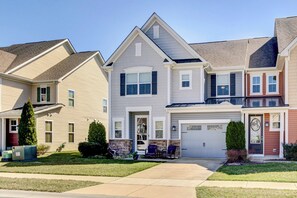 2-Story Townhome | Central A/C | Self Check-In