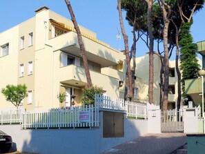 Ciel, Bâtiment, Plante, Fenêtre, Bleu Azur, Arbre, Architecture, Arecales, Design Urbain, Maison
