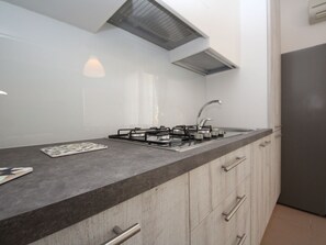 Cabinetry, Robinet, Bâtiment, Évier, Comptoir, Bois, Evier, Design Intérieur, Cuisine, Cuisinière