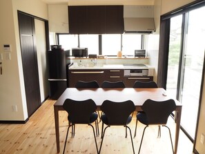 Fully equipped chic and comfortable 7.5 tatami dining kitchen