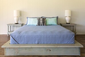 Primary Bedroom w/king bed