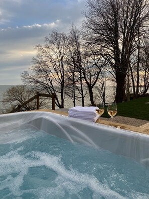 Enjoy the hot tub, overlooking views of Lake Erie! 