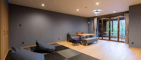 [Standard family room] Ryukyu tatami bedroom and living area