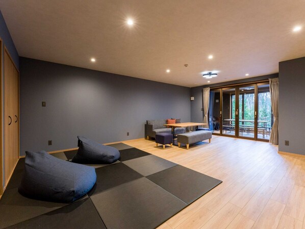 [Standard family room] Ryukyu tatami bedroom and living area