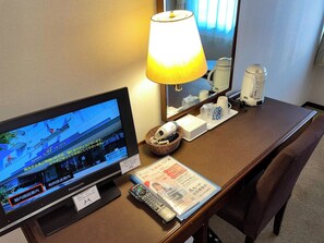 ・[Room example] TV and electric kettle are available in all rooms