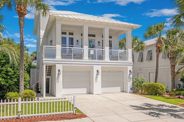 Exterior/Driveway