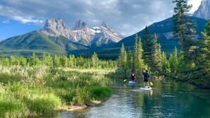  Glide across Canmore's crystal-clear waters with the stunning Rockies towering in the distance—pure bliss on a paddleboard.