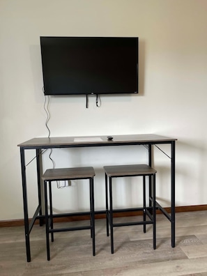 Smart TV/Dining Table