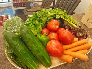 Complimentary veggie basket.