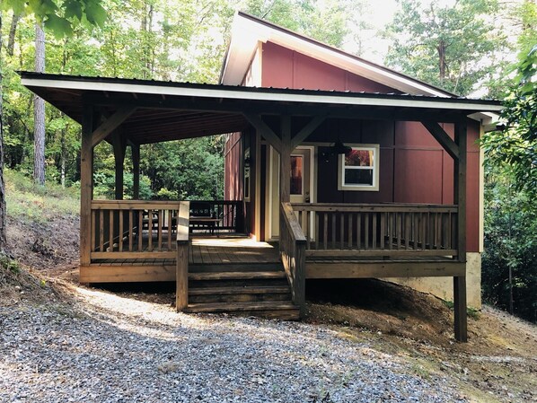 Welcome to Little Bear! This cozy and romantic cabin near Helen, GA. 