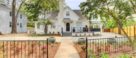 Tallahassee Vacation Rental | 4BR | 2BA | 2,944 Sq Ft | Stairs Required