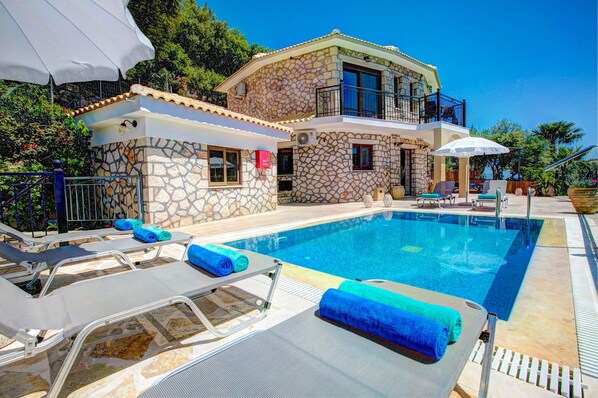 Villa Bougainvillea image