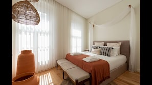 Bright bedroom with a high quality mattress for a restful sleep. Cozy linen included! #bedroom #comfort #airbnb