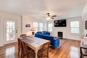 Living Room | Smart TV | Decorative Fireplace | Single-Story Property