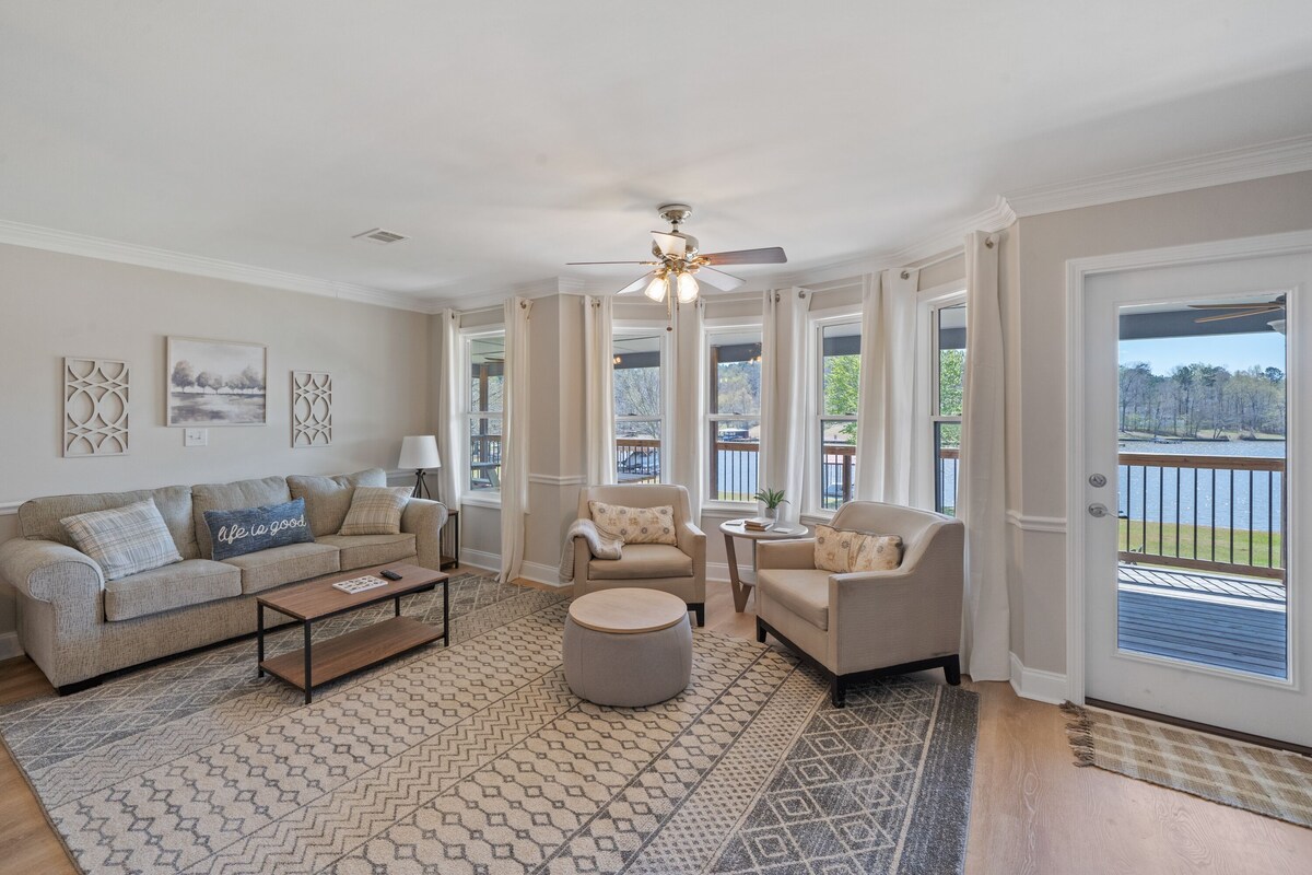 Stunning Sunset Estate 7bedrooms, Sleeps 18 + Game Room