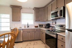 Kitchen: All new appliances, Keurig, toaster oven, crock pot.