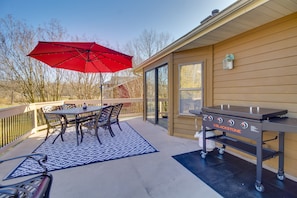 Deck | Blackstone Grill & Griddle | Dining Area w/ Umbrella