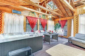 Sunroom | Central Heating | Free WiFi | Hot Tub