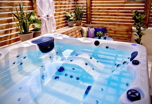 Private spa tub