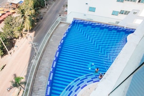 Piscina a sfioro