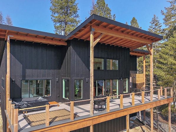 3. Wide View of Front of the House 