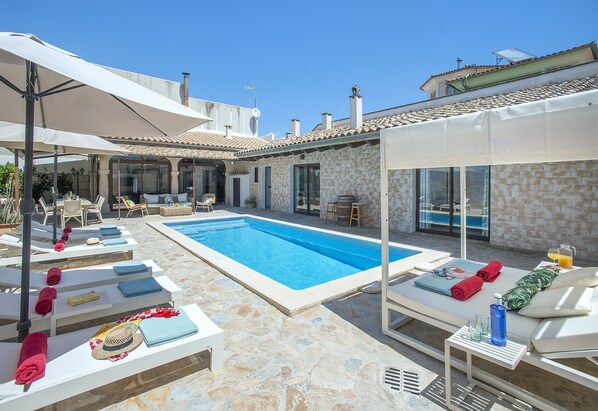 Swimming pool