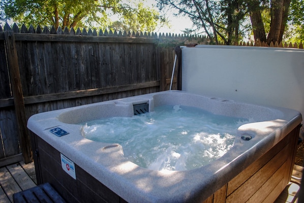 Bain à remous extérieur