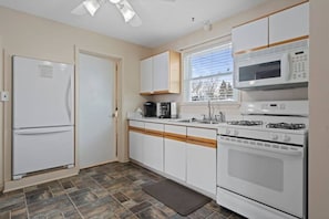 Fully equipped kitchen with all your cooking basics