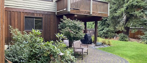 large backyard with patio , BBQ,Hot tub