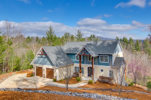 Nebo Vacation Rental | 4BR | 2.5BA | 2,650 Sq Ft | 2 Steps to Enter