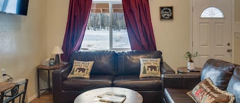 Soldotna Vacation Rental | 1BR | 1BA | 780 Sq Ft | Stairs Required