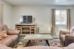 Living Room | Smart TV | Free WiFi