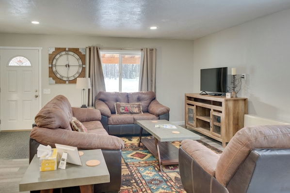 Soldotna Vacation Rental | 2BR | 2BA | 1,024 Sq Ft | 1 Exterior Step