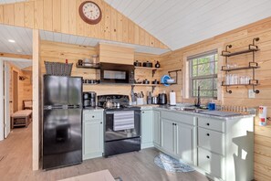 Nature Cabin kitchen