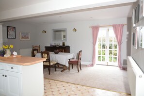 Kitchen/Dining area