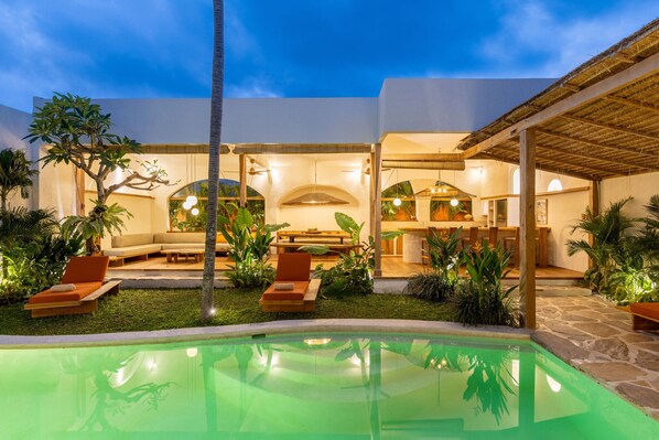 contemporer villa with pool and open space 