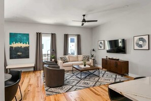 There's room for everyone to be together with this free flowing design.