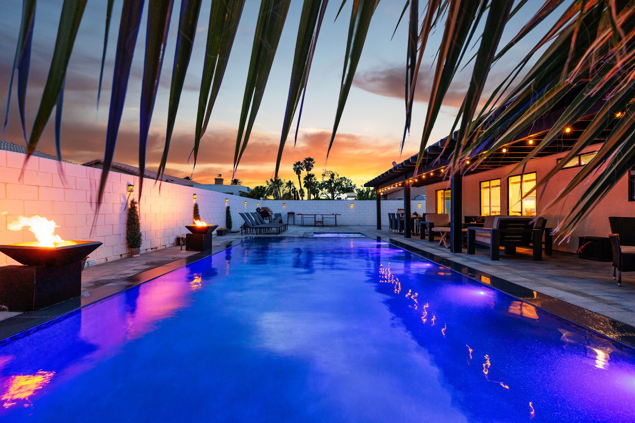100 New Modern Desert Oasis Home -Zero Edge Pool & Spa