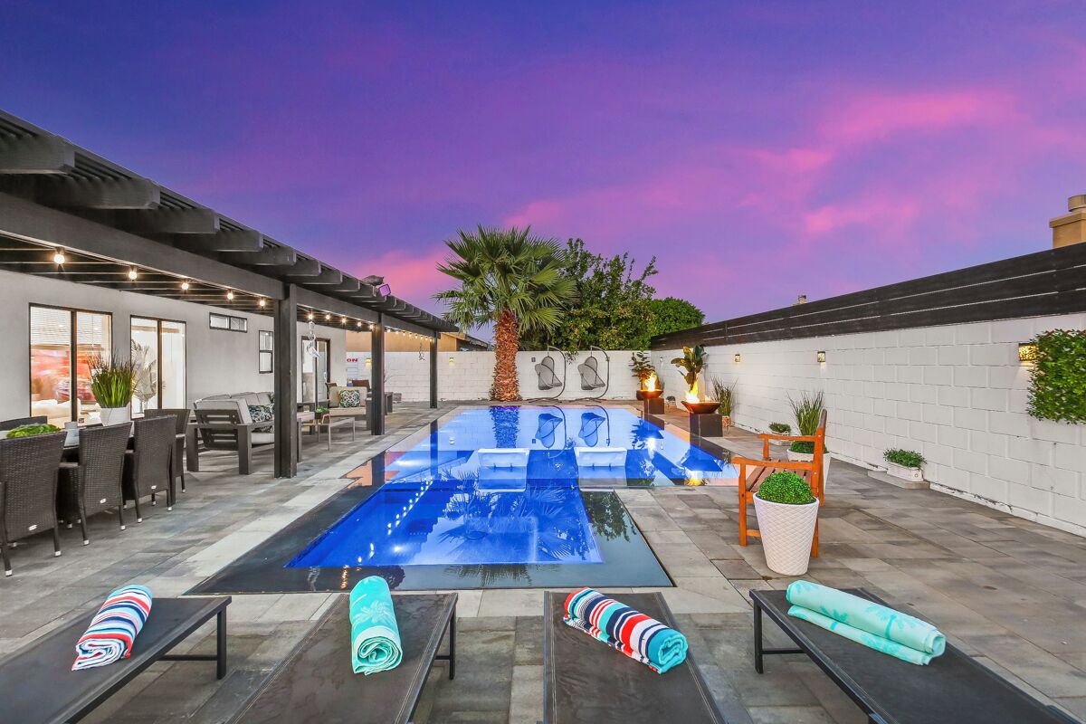 100 New Modern Desert Oasis Home -Zero Edge Pool & Spa
