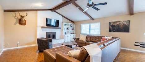 Living Room | Smart TV | Wood Fireplace | Board Games